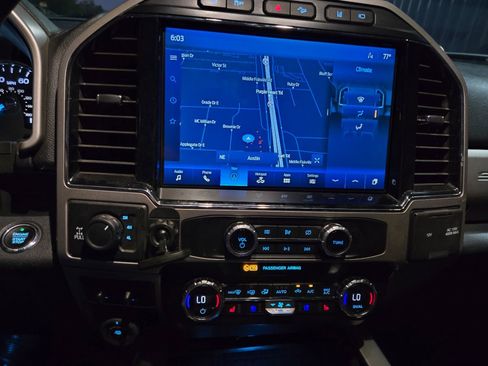 Used 2022 Ford F250 Lariat w/ Black Appearance Package image 8