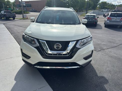 Used 2020 Nissan Rogue SV w/ Premium Package FWD image 2