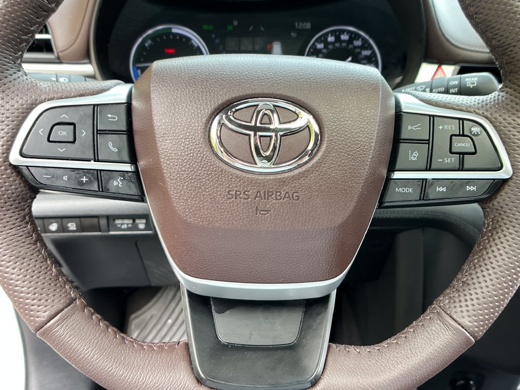 Certified 2024 Toyota Sienna Platinum AWD/4WD image 14