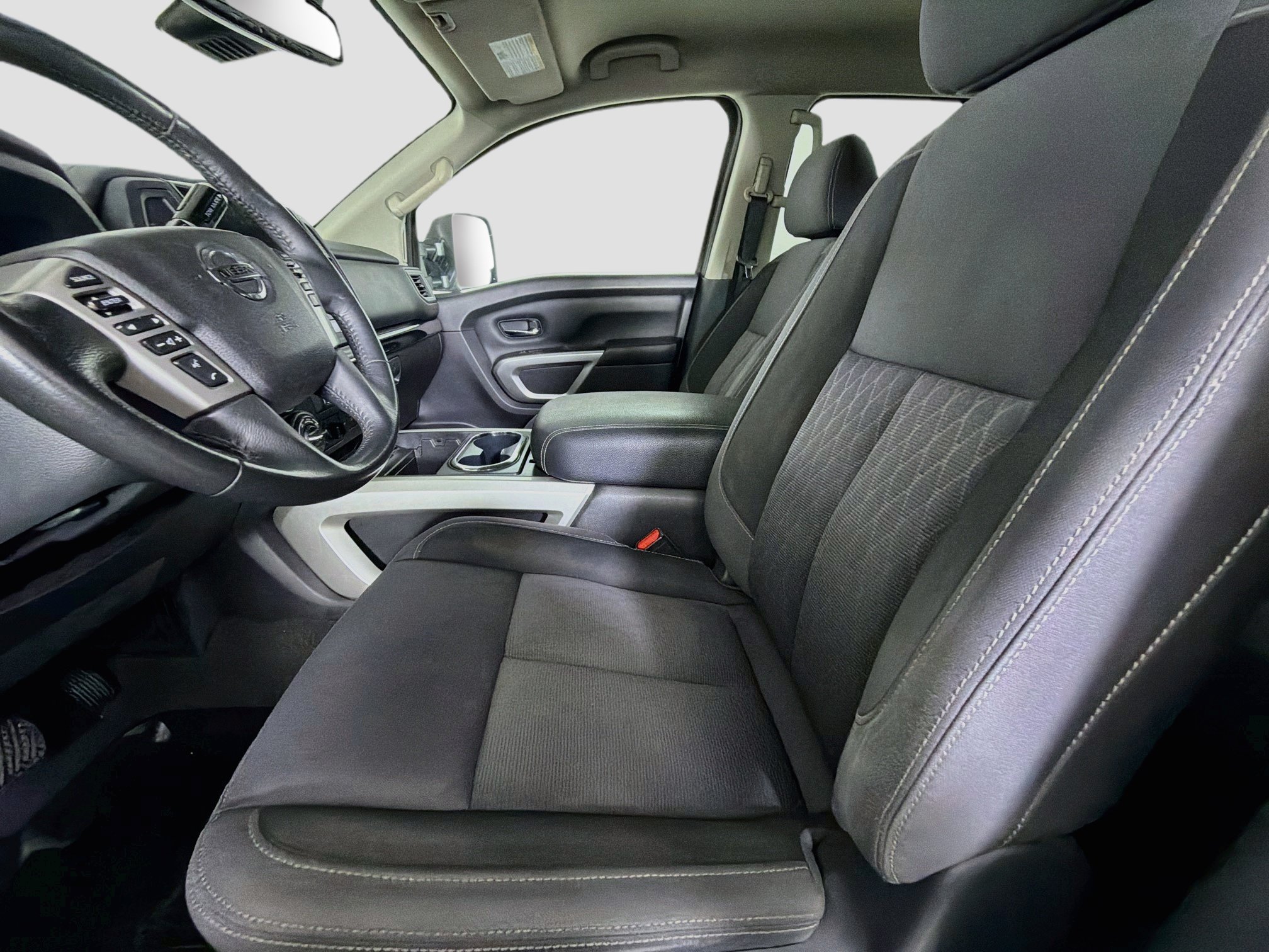 Used 2022 Nissan Titan SV w/ SV Convenience Package AWD/4WD image 13