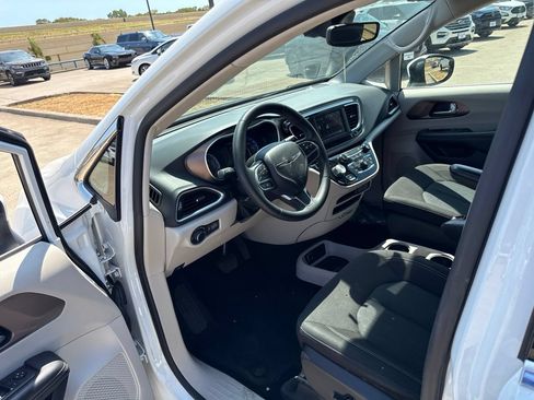 Used 2023 Chrysler Voyager LX FWD image 20