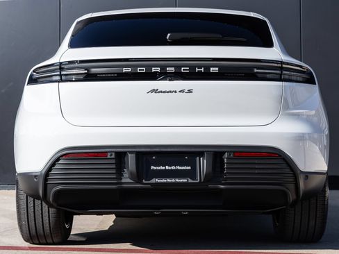 Certified 2025 Porsche Macan 4S Electric AWD/4WD image 10