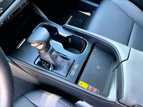 Used 2025 Lexus ES 300h w/ Premium Package FWD image 17