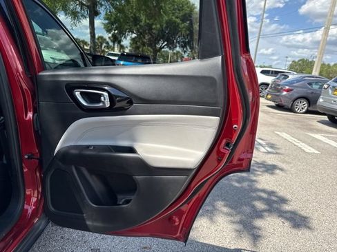 Used 2025 Jeep Compass Limited AWD/4WD image 17
