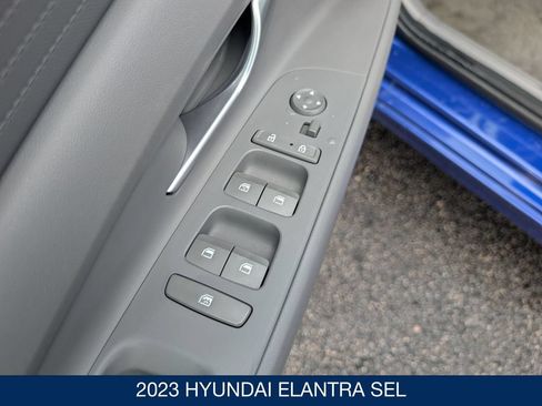 Used 2023 Hyundai Elantra SEL w/ Preferred Accessory Package FWD image 12