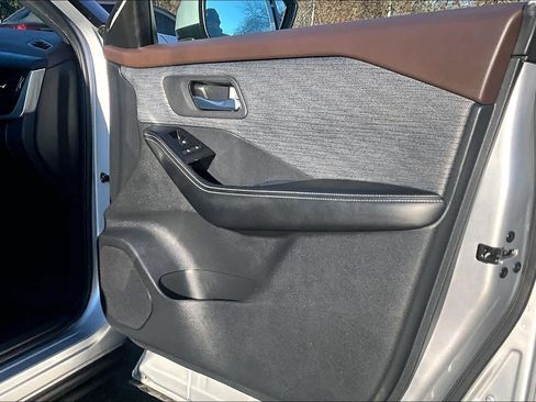 Used 2023 Nissan Rogue SV image 21