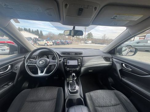 Used 2017 Nissan Rogue SV w/ SV Premium Package image 22