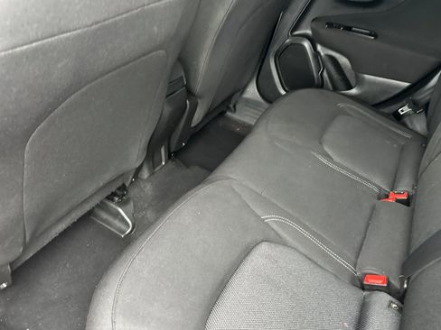 Used 2021 Jeep Renegade Sport image 12