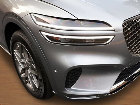 Used 2025 Genesis GV70 2.5T AWD/4WD image 12