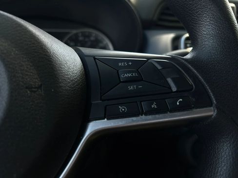 Used 2024 Nissan Versa SV w/ Trunk Package FWD image 18
