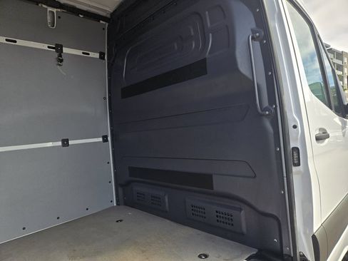 Used 2024 Mercedes-Benz Sprinter 2500 image 22