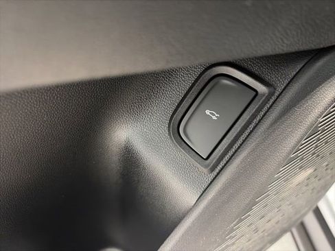 New 2026 Chevrolet Equinox LT w/ Convenience Package II FWD image 10