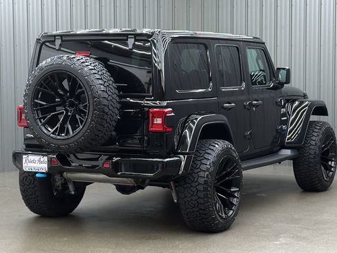 Used 2024 Jeep Wrangler Unlimited Sahara w/ Technology Group AWD/4WD image 5