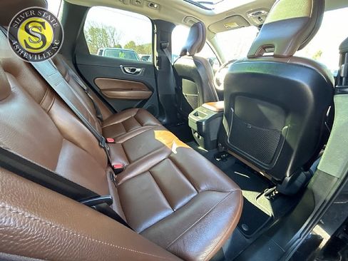 Used 2019 Volvo XC60 T6 Momentum w/ Multimedia Package image 18