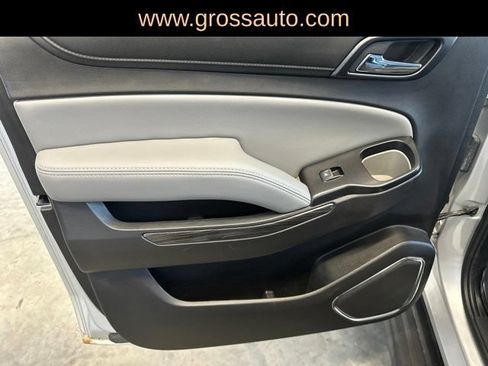 Used 2018 Chevrolet Suburban LT w/ Luxury Package AWD/4WD image 33