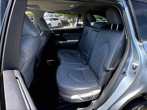Used 2023 Toyota Highlander XLE AWD/4WD image 20