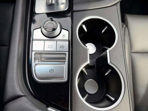 Certified 2025 Genesis G70 2.5T AWD/4WD image 18