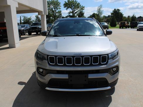 Used 2023 Jeep Compass Limited AWD/4WD image 3