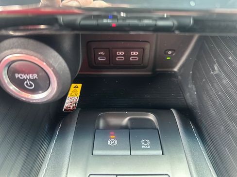 Used 2023 Toyota Venza XLE AWD/4WD image 16