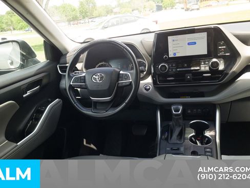 Used 2023 Toyota Highlander XLE AWD/4WD image 23