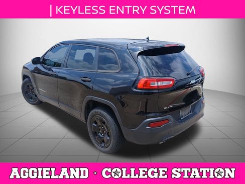Used 2016 Jeep Cherokee Sport FWD image 4