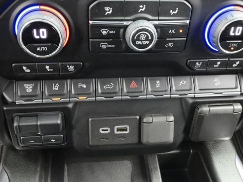 Used 2022 Chevrolet Silverado 2500 LTZ w/ LTZ Plus Package image 16