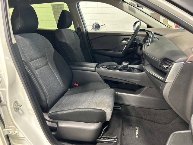 Used 2023 Nissan Rogue SV AWD/4WD image 12
