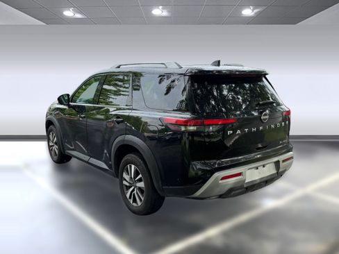 Used 2025 Nissan Pathfinder SL AWD/4WD image 3
