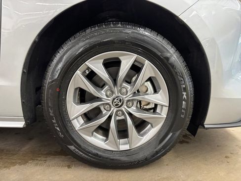Used 2024 Toyota Sienna XLE w/ XLE Plus Package FWD image 35