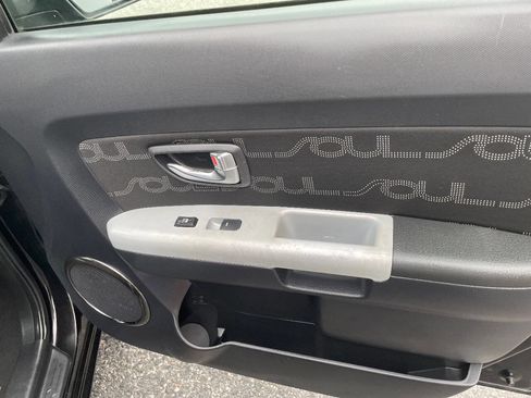 Used 2012 Kia Soul + FWD image 29