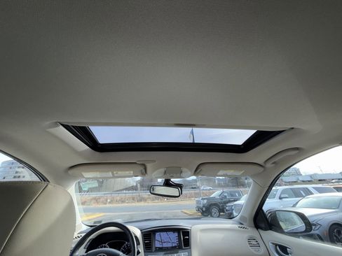 Used 2019 INFINITI QX60 Luxe w/ Essential Package image 16