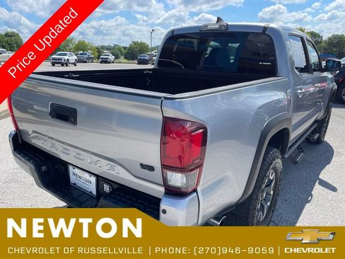 Used 2018 Toyota Tacoma TRD Off-Road w/ Technology Package RWD image 38