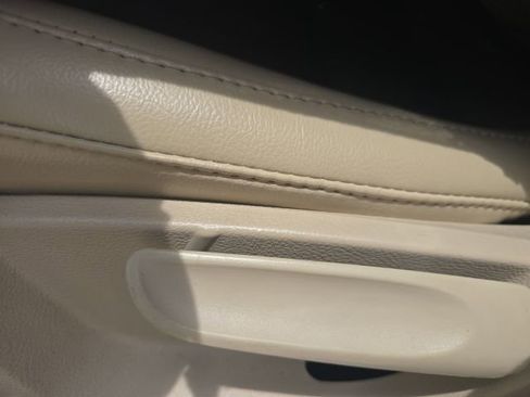 Used 2011 Volkswagen Jetta SE FWD image 10