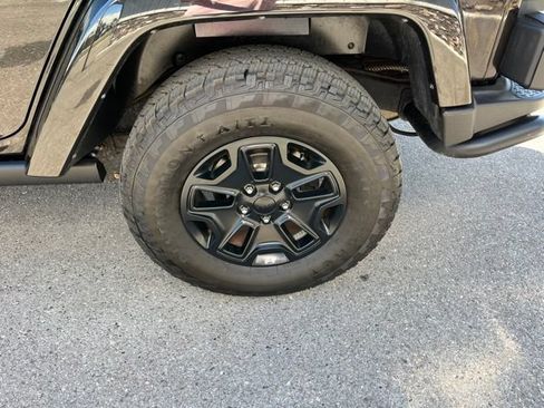 Used 2016 Jeep Wrangler Unlimited Sahara AWD/4WD image 24