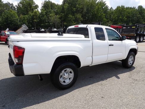 Used 2020 Toyota Tacoma SR RWD image 8