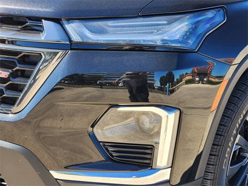 Used 2023 Chevrolet Traverse RS image 8