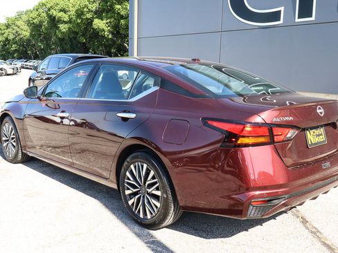 Used 2024 Nissan Altima 2.5 SV FWD image 6