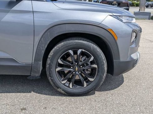 Used 2022 Chevrolet TrailBlazer LT w/ Convenience Package FWD image 11