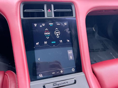 Used 2022 Porsche Taycan 4S image 21