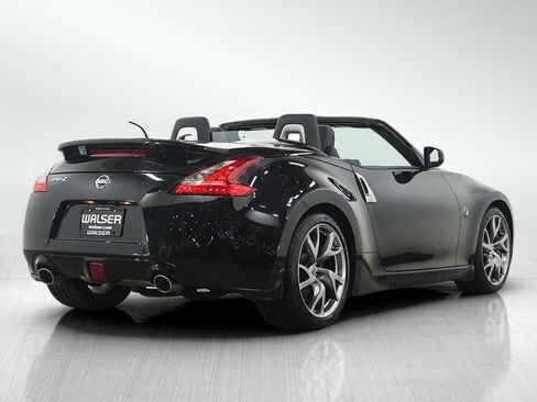 Used 2014 Nissan 370Z Touring w/ Sport Package RWD image 6