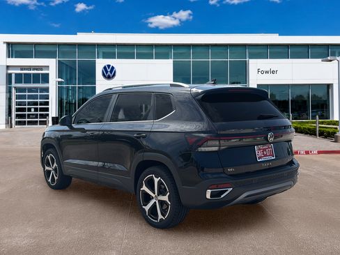 Used 2025 Volkswagen Taos SEL AWD/4WD image 7