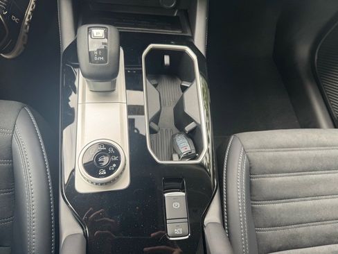 New 2025 Mitsubishi Outlander SE image 32