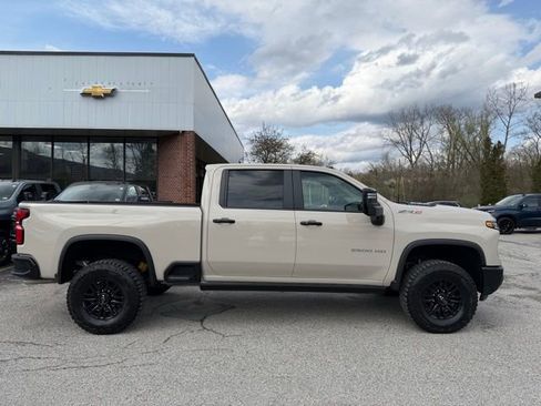 New 2026 Chevrolet Silverado 2500 ZR2 AWD/4WD image 2