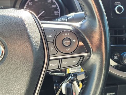 Used 2022 Toyota Camry SE image 19