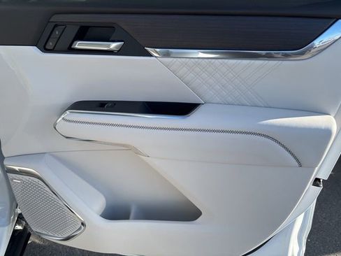 Used 2026 GMC Acadia Denali w/ Super Cruise Package image 38