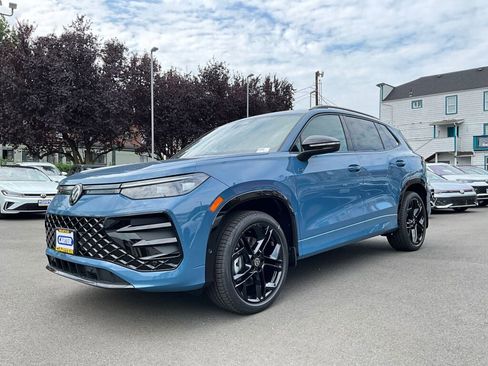 New 2025 Volkswagen Tiguan SE R-Line image 4