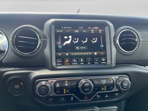 Used 2022 Jeep Wrangler Unlimited Sahara AWD/4WD image 26
