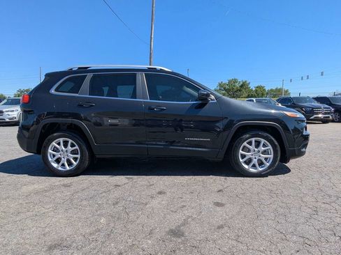 Used 2016 Jeep Cherokee Latitude w/ Comfort/Convenience Group FWD image 4