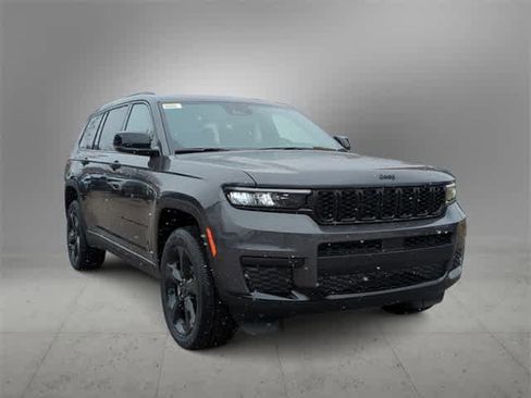 New 2025 Jeep Grand Cherokee L Altitude image 2