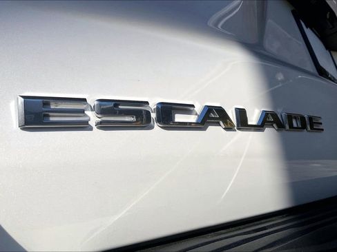 Used 2024 Cadillac Escalade ESV V w/ Heavy-Duty Trailer Package image 31